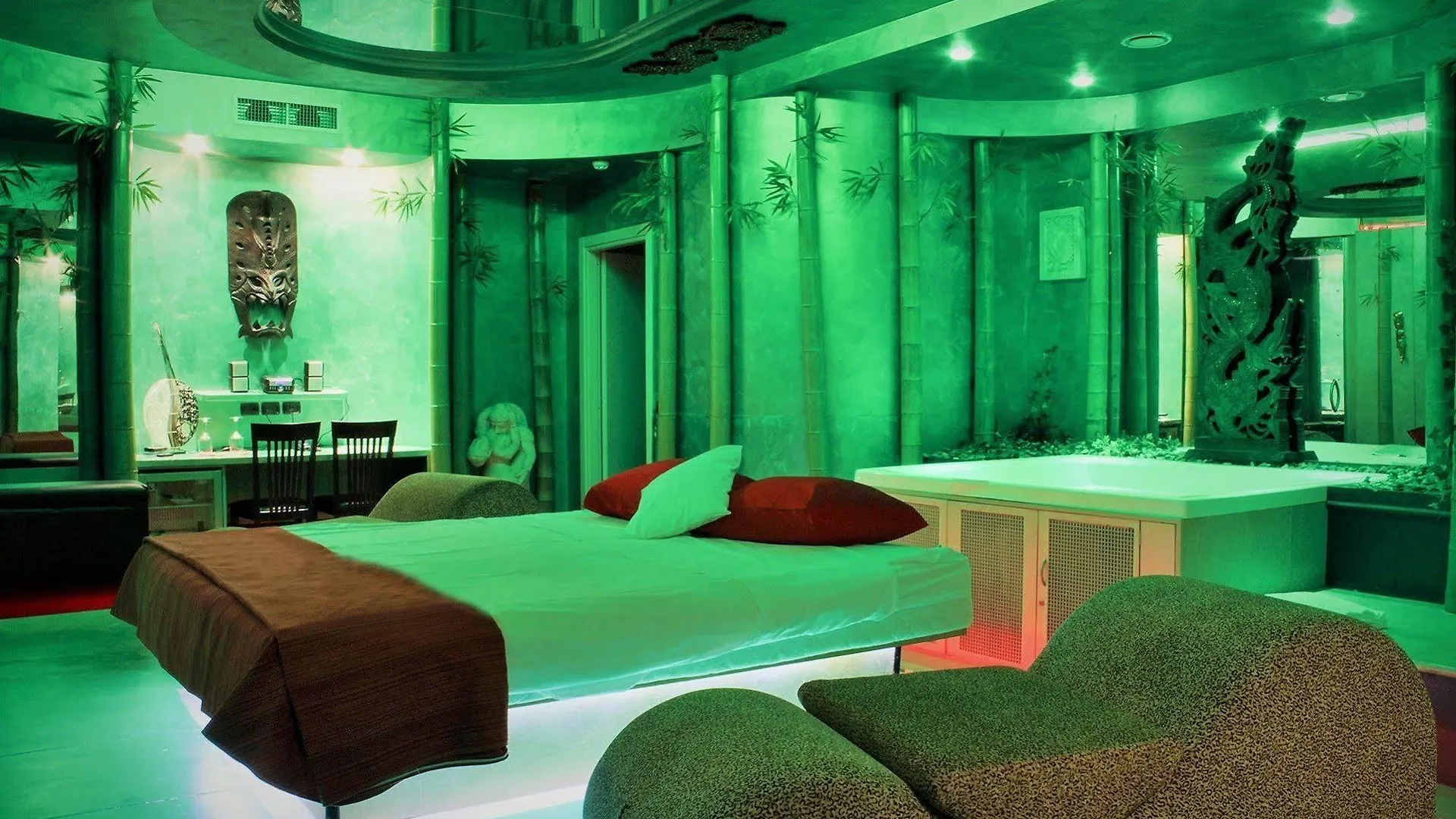 Silk Motel Caviaga